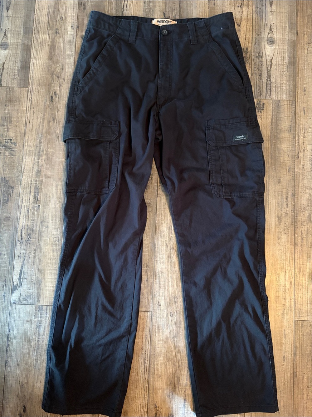 Wrangler Black Cargo Pants with Multi-Pocket Utility